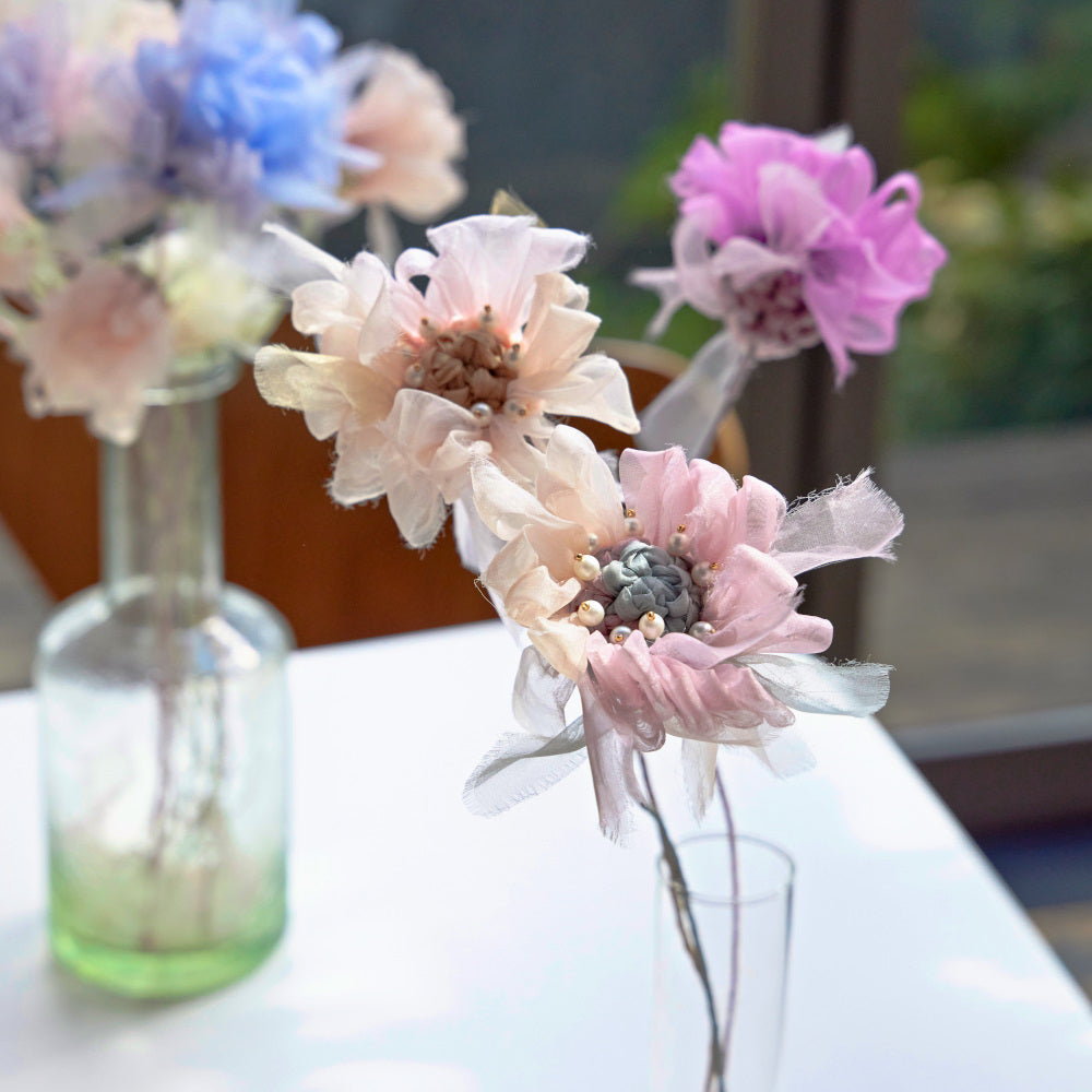 自由に曲げて空間にとける咲き編みの花｜コスモス – 咲き編み 