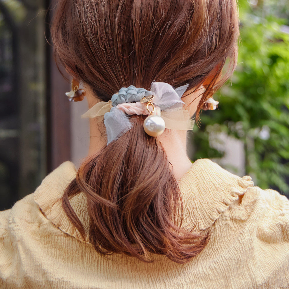 彩る咲き編みヘアゴム｜コスモス