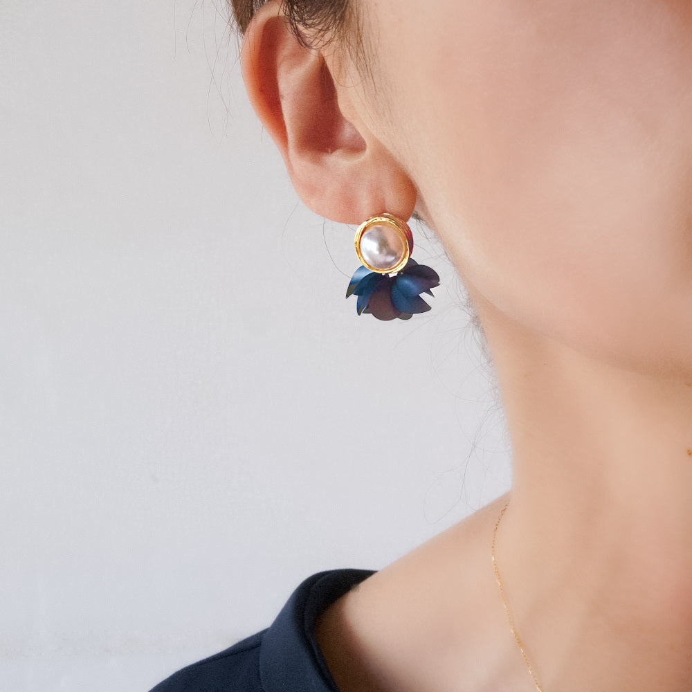 DAUGHTERS JEWELRY 花 パール 両耳ピアス セール】揺れる ピアス 花 パール（ピアス（両耳用