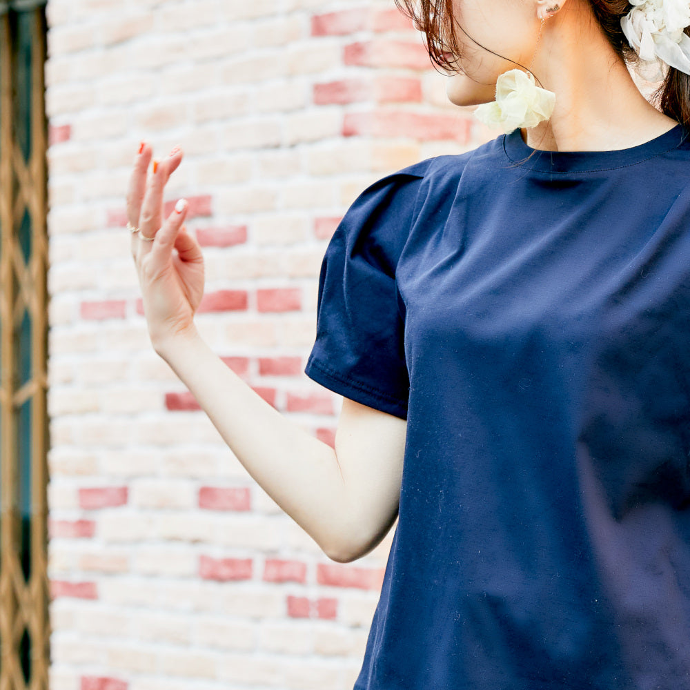 華奢な肩がつくれるパフスリーブの接触冷感Tシャツ｜ロイヤル